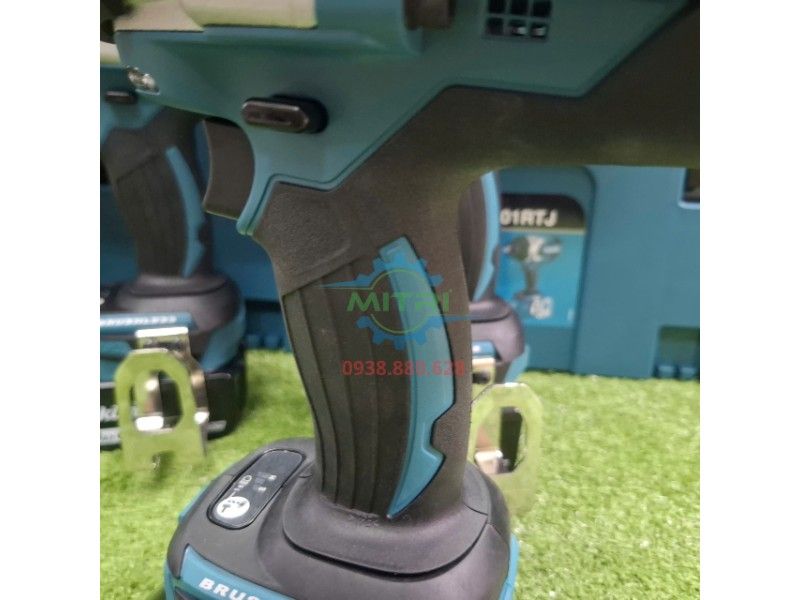 Máy Vặn Bu Lông Dùng Pin Makita DTW1001RTJ 18V Chính Hãng – Lực Siết 1050Nm, Bộ 2 Pin 5.0Ah + Sạc Nhanh + Makpac - hình ảnh sản phẩm thực tế 8