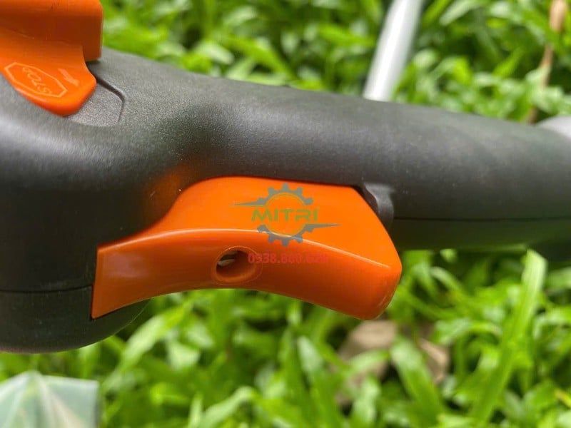 Máy Cắt Cỏ Đeo Vai Stihl FS 250 Chính Hãng – 40.2cc, 1.6kW - hình ảnh sản phẩm thực tế 3