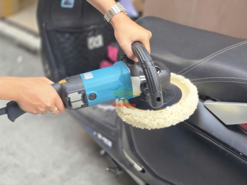 Máy Chà Nhám Đánh Bóng Makita 9237C 1200W 180mm Chính Hãng - hình ảnh sản phẩm thực tế 3