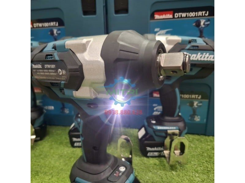 Máy Vặn Bu Lông Dùng Pin Makita DTW1001RTJ 18V Chính Hãng – Lực Siết 1050Nm, Bộ 2 Pin 5.0Ah + Sạc Nhanh + Makpac - hình ảnh sản phẩm thực tế 7