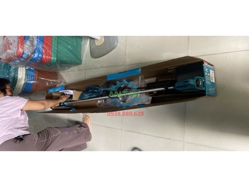Máy Cắt Cỏ Dùng Pin Makita DUR190UZX1 Chính Hãng – 18V, Tay Cầm Chữ U - hình ảnh sản phẩm thực tế 8