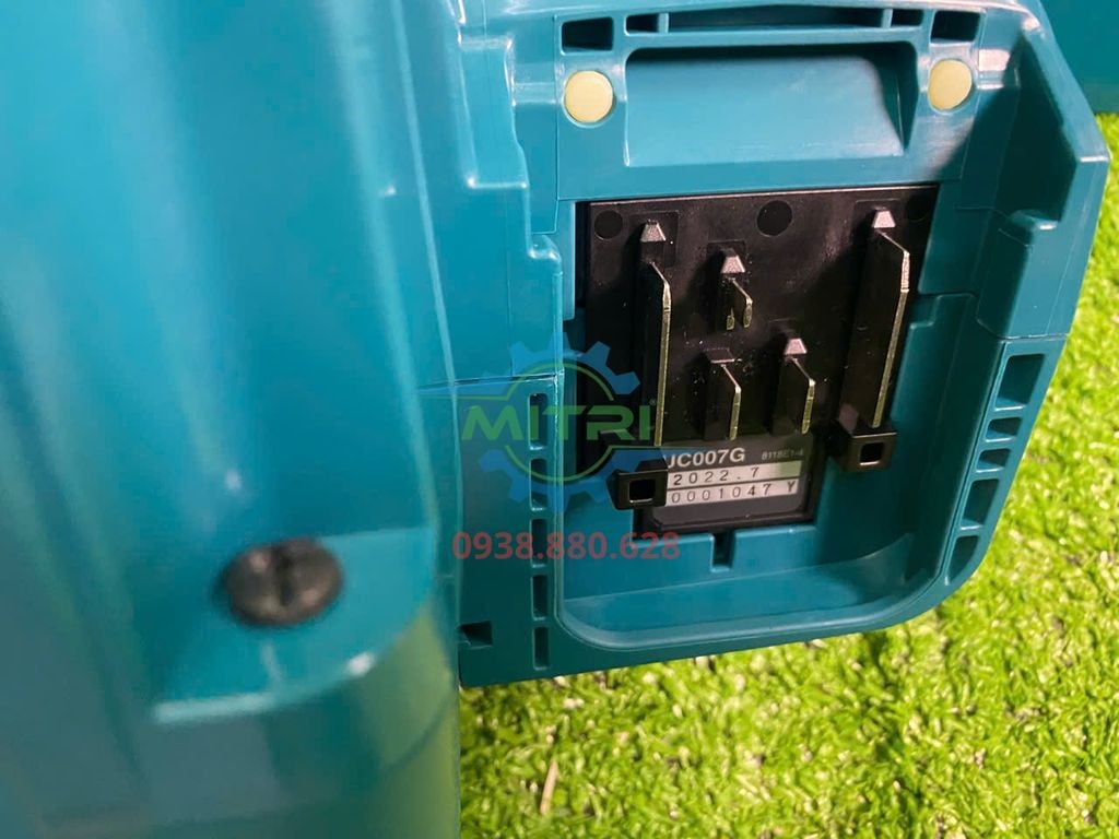 Máy Cưa Xích Dùng Pin 40V Makita UC007GZ Chính Hãng Có Sẵn Tại Minh Triết - hình ảnh sản phẩm thực tế 4