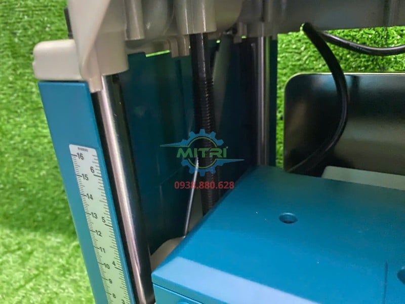 Makita 2012NB Có Tốt Không? Máy Bào Bàn 304mm Cho Thợ Mộc - hình ảnh sản phẩm thực tế 6