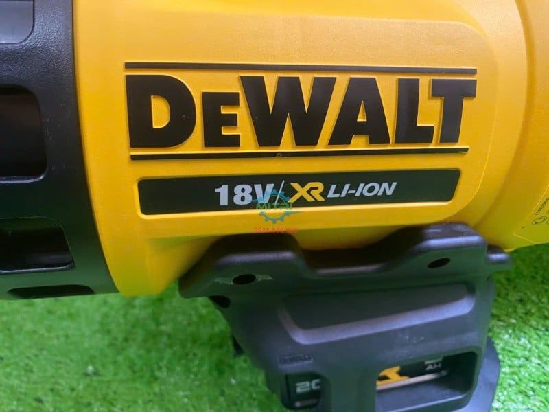 DCM562 Máy Thổi Lá DeWalt 18V Chính Hãng – Combo 2 Pin 5Ah 1 Sạc - hình ảnh sản phẩm thực tế 6