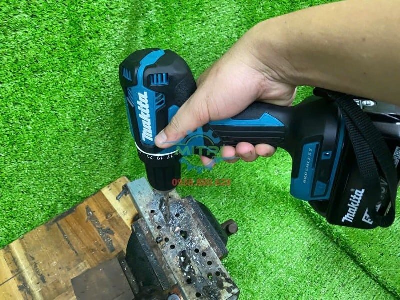 Makita DDF485Z Chính Hãng – Máy Khoan Vặn Vít Pin 18V BL, Combo 2 Pin 5.0Ah - hình ảnh sản phẩm thực tế 7