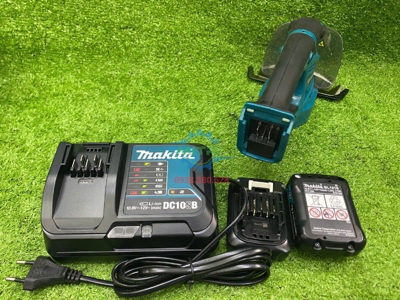 Máy Cắt Tỉa Cỏ Makita UM600DZ Chính Hãng – 12V Max CXT, Combo 2 Pin 1 Sạc - hình ảnh sản phẩm thực tế 6