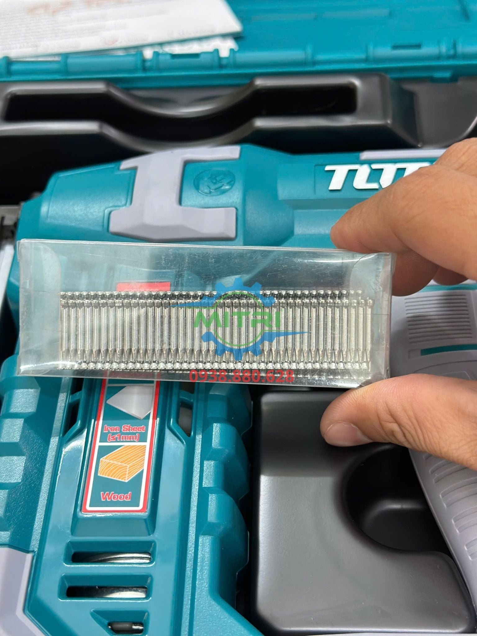 Máy Bắn Đinh Bê Tông Dùng Pin 20V TCSTLI3808