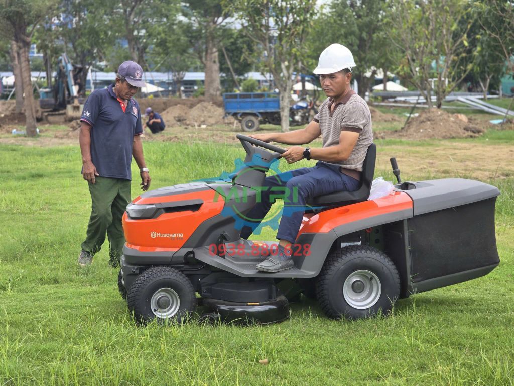 Máy cắt cỏ người lái HUSQVARNA TC 114 (HS 452AE) - hình ảnh sản phẩm thực tế 6