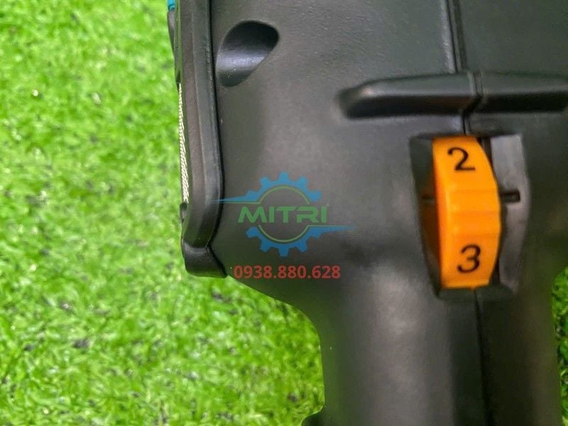 Máy Chà Nhám Đánh Bóng Makita 9237C 1200W Chính Hãng Có Sẵn Tại Minh Triết - hình ảnh sản phẩm thực tế 8