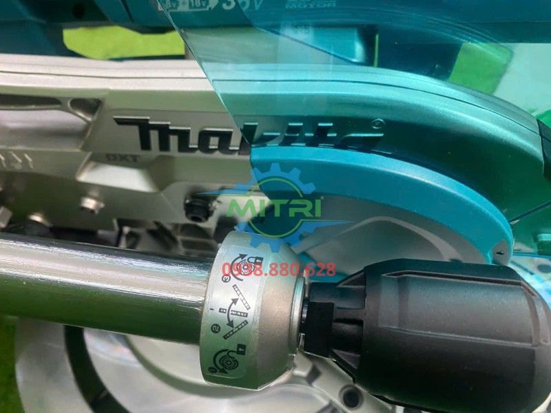 Máy Cưa Đa Góc Trượt Dùng Pin Makita DLS211Z Chính Hãng – 36V, Lưỡi 305mm, Combo 2 Pin 5.0Ah + 1 Sạc - hình ảnh sản phẩm thực tế 6