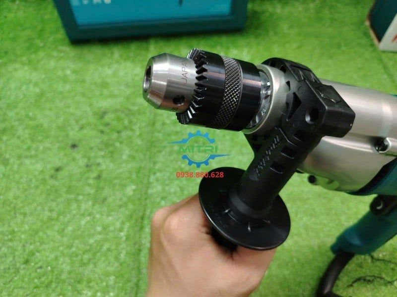 Máy Khoan Búa Makita HP2050 720W Hai Tốc Độ, Khoan 20mm Chính Hãng Có Sẵn Tại Minh Triết - hình ảnh sản phẩm thực tế 4