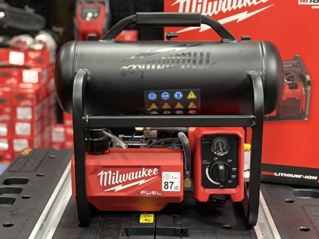 Máy nén khí dùng pin 18V Milwaukee M18 FAC (Chưa Pin & Sạc) - hình ảnh sản phẩm thực tế 2