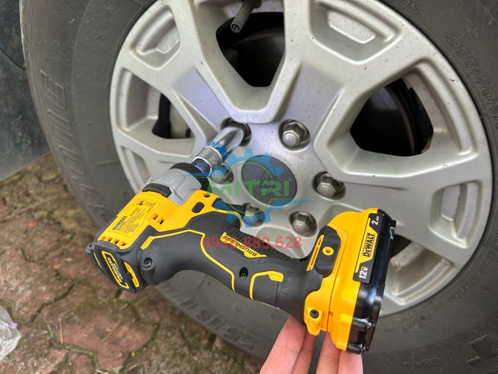 Máy Siết Bulong Đầu 3/8" Pin 12V Max DCF902 Chính Hãng Có Sẵn Tại Minh Triết - hình ảnh sản phẩm thực tế 12