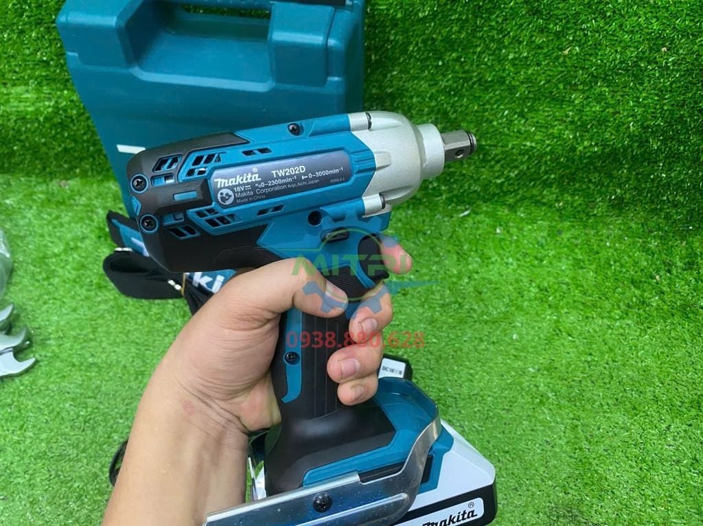 Máy Siết Bu Lông Dùng Pin Makita TW202D001 Chính Hãng Có Sẵn Tại Minh Triết - hình ảnh sản phẩm thực tế 3
