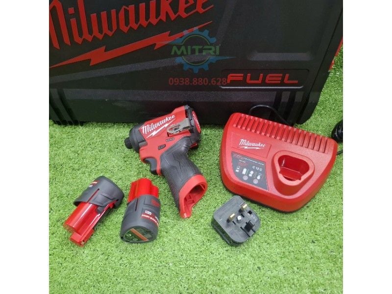 Máy Vặn Vít Milwaukee M12 FID2 Chính Hãng Bộ 2 Pin 1 Sạc - hình ảnh sản phẩm thực tế 4