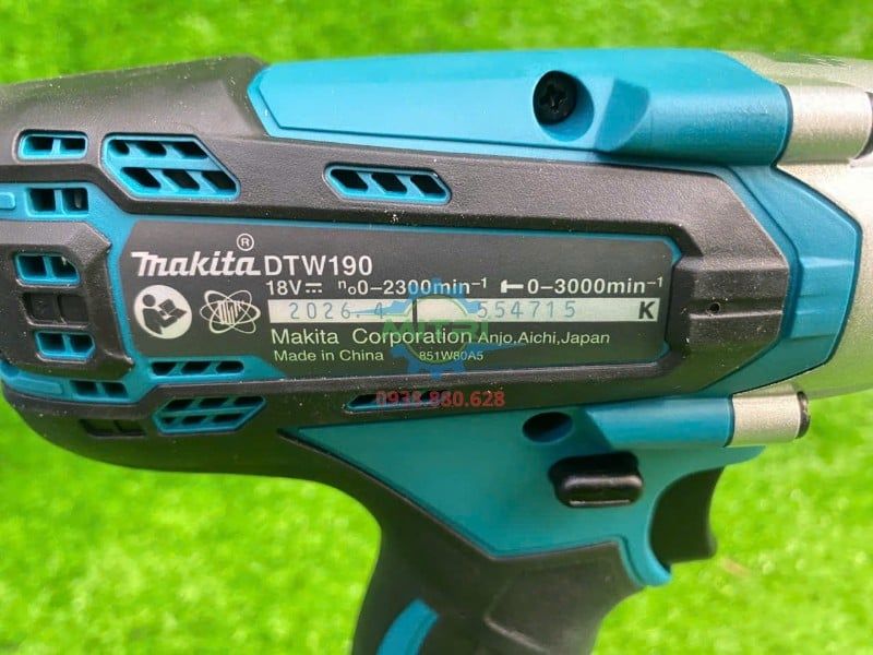 Máy Siết Bu-Lông Makita DTW190Z Chính Hãng – 18V, 190Nm, 2 Pin 1 Sạc - hình ảnh sản phẩm thực tế 4