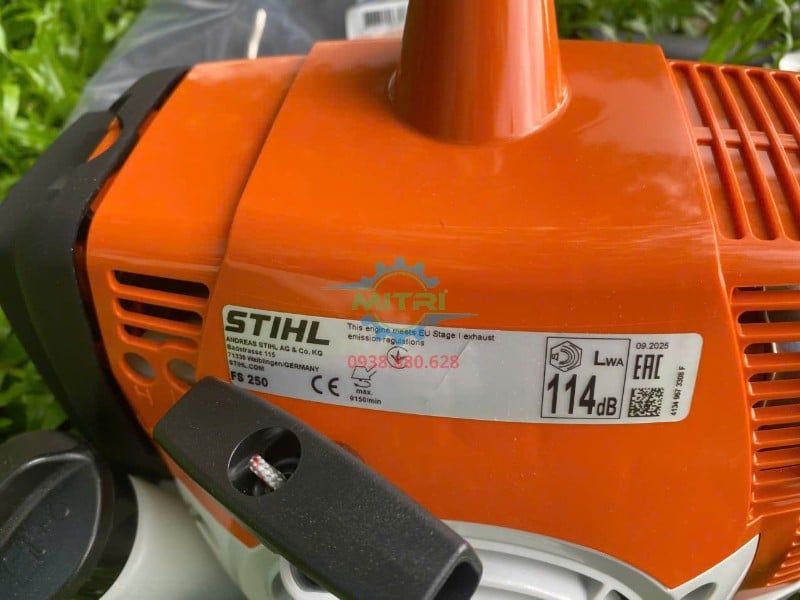 Máy Cắt Cỏ Đeo Vai Stihl FS 250 Chính Hãng – 40.2cc, 1.6kW - hình ảnh sản phẩm thực tế 2