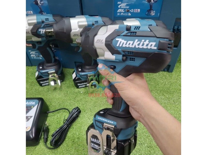 Máy Vặn Bu Lông Dùng Pin Makita DTW1001RTJ 18V Chính Hãng – Lực Siết 1050Nm, Bộ 2 Pin 5.0Ah + Sạc Nhanh + Makpac - hình ảnh sản phẩm thực tế 6