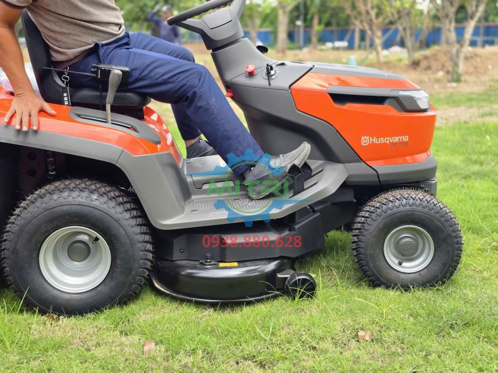 Máy cắt cỏ người lái HUSQVARNA TC 114 (HS 452AE) - hình ảnh sản phẩm thực tế 9