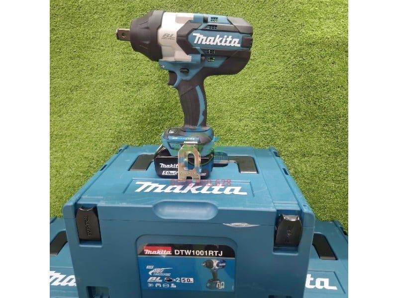 Máy Vặn Bu Lông Dùng Pin Makita DTW1001RTJ 18V Chính Hãng – Lực Siết 1050Nm, Bộ 2 Pin 5.0Ah + Sạc Nhanh + Makpac - hình ảnh sản phẩm thực tế 3
