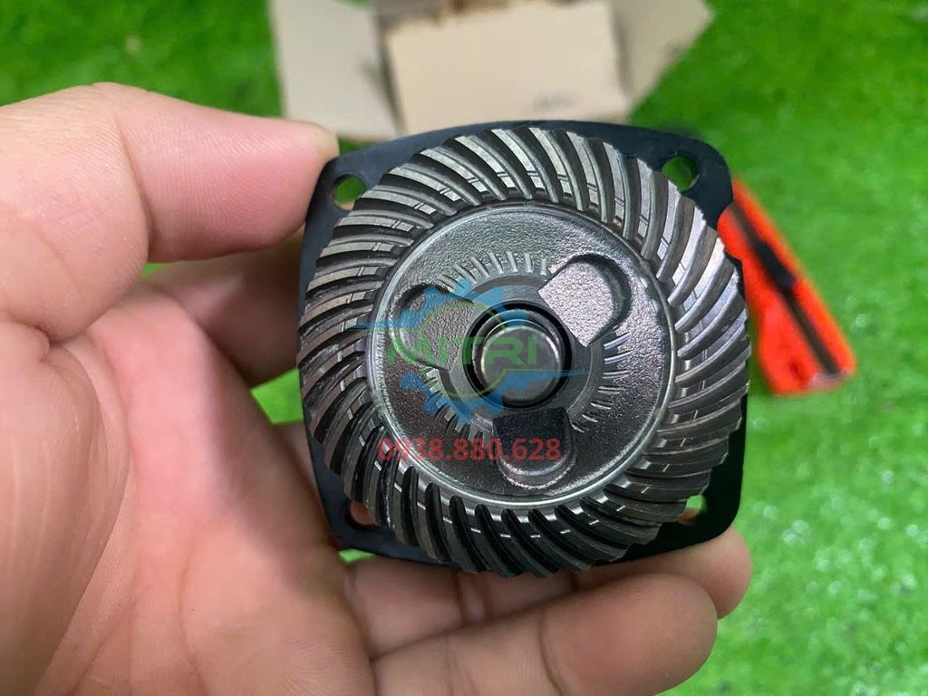 Tấm Đỡ Bạc Đạn Và Nhông Máy Mài 125mm GWS 17-125 S Bosch 1607000D62 Chính Hãng - hình ảnh sản phẩm thực tế 4