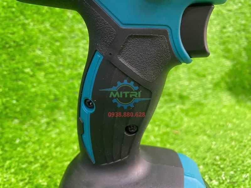 Máy Siết Bu-Lông Makita DTW190Z Chính Hãng – 18V, 190Nm, 2 Pin 1 Sạc - hình ảnh sản phẩm thực tế 5