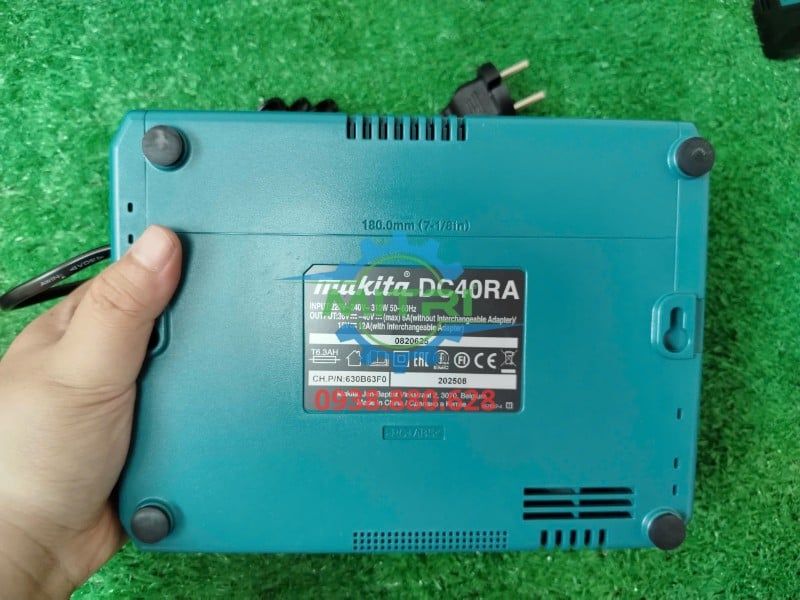 Bộ Pin Sạc POWERPACK 40V Makita 191V35-5 Chính Hãng Giá Tốt - hình ảnh sản phẩm thực tế 4