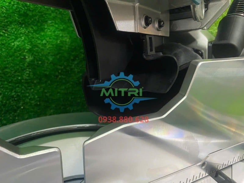 Máy Cưa Đa Góc Trượt Dùng Pin Makita DLS211Z Chính Hãng – 36V, Lưỡi 305mm, Combo 2 Pin 5.0Ah + 1 Sạc - hình ảnh sản phẩm thực tế 8