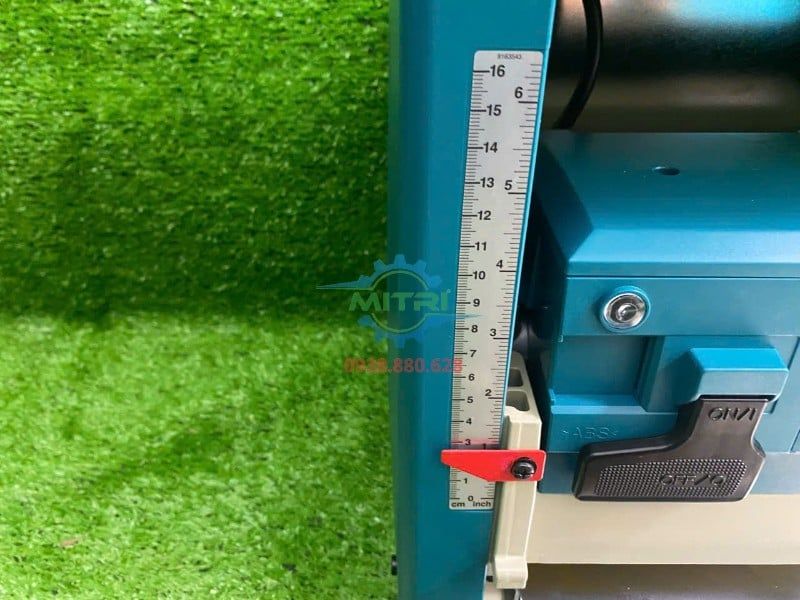 Makita 2012NB Có Tốt Không? Máy Bào Bàn 304mm Cho Thợ Mộc - hình ảnh sản phẩm thực tế 3
