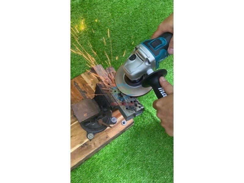 Máy Mài Góc Makita DGA506Z 18V LXT Combo 2 Pin 5Ah và Sạc - hình ảnh sản phẩm thực tế 7