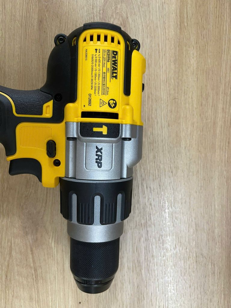 Máy khoan cầm tay 18V Dewalt DCD996N - hình ảnh sản phẩm thực tế 3