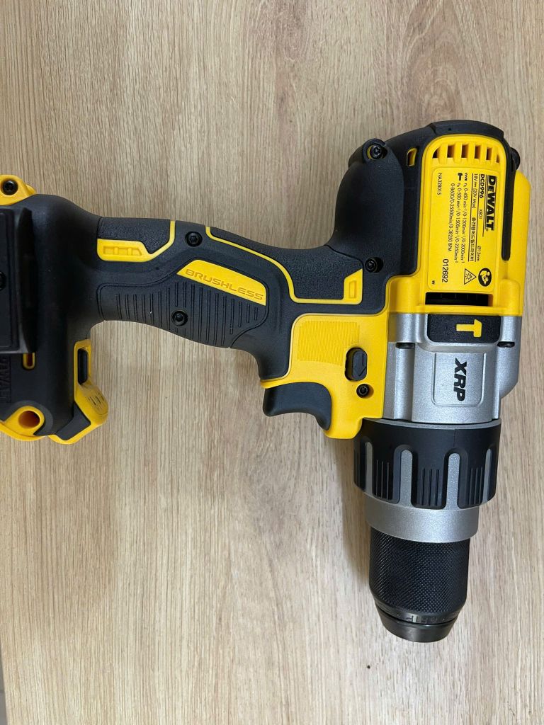 Máy khoan cầm tay 18V Dewalt DCD996N - hình ảnh sản phẩm thực tế 4
