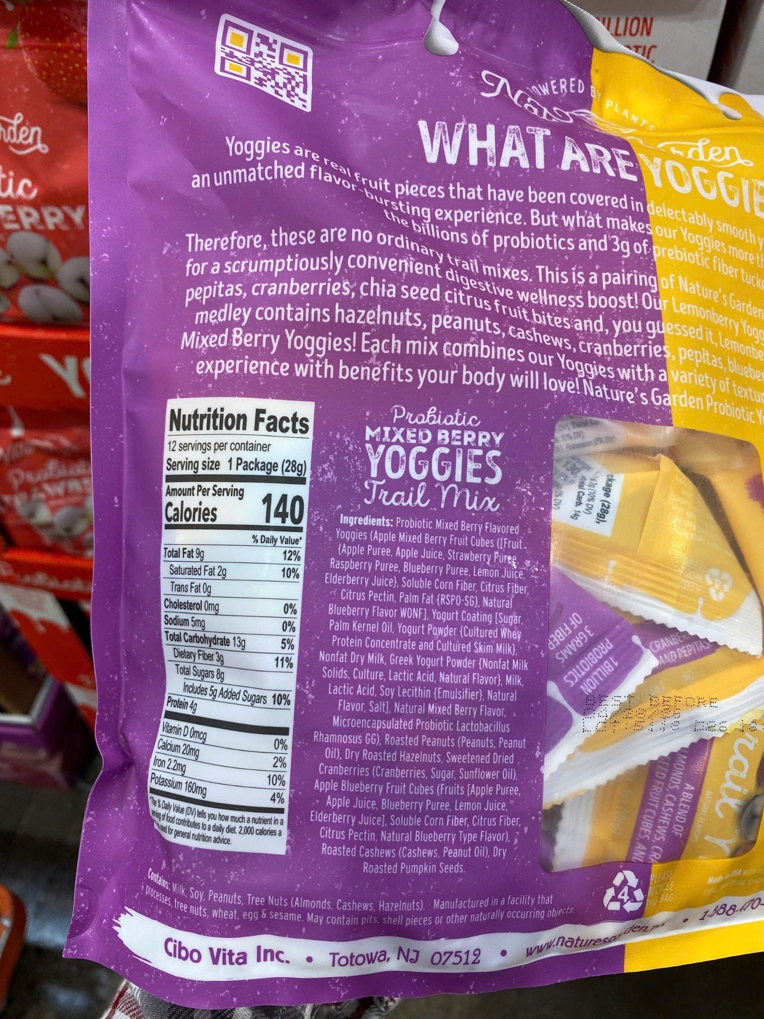 Hạt Nature's Garden Probiotic Yoggies Trail Mixes