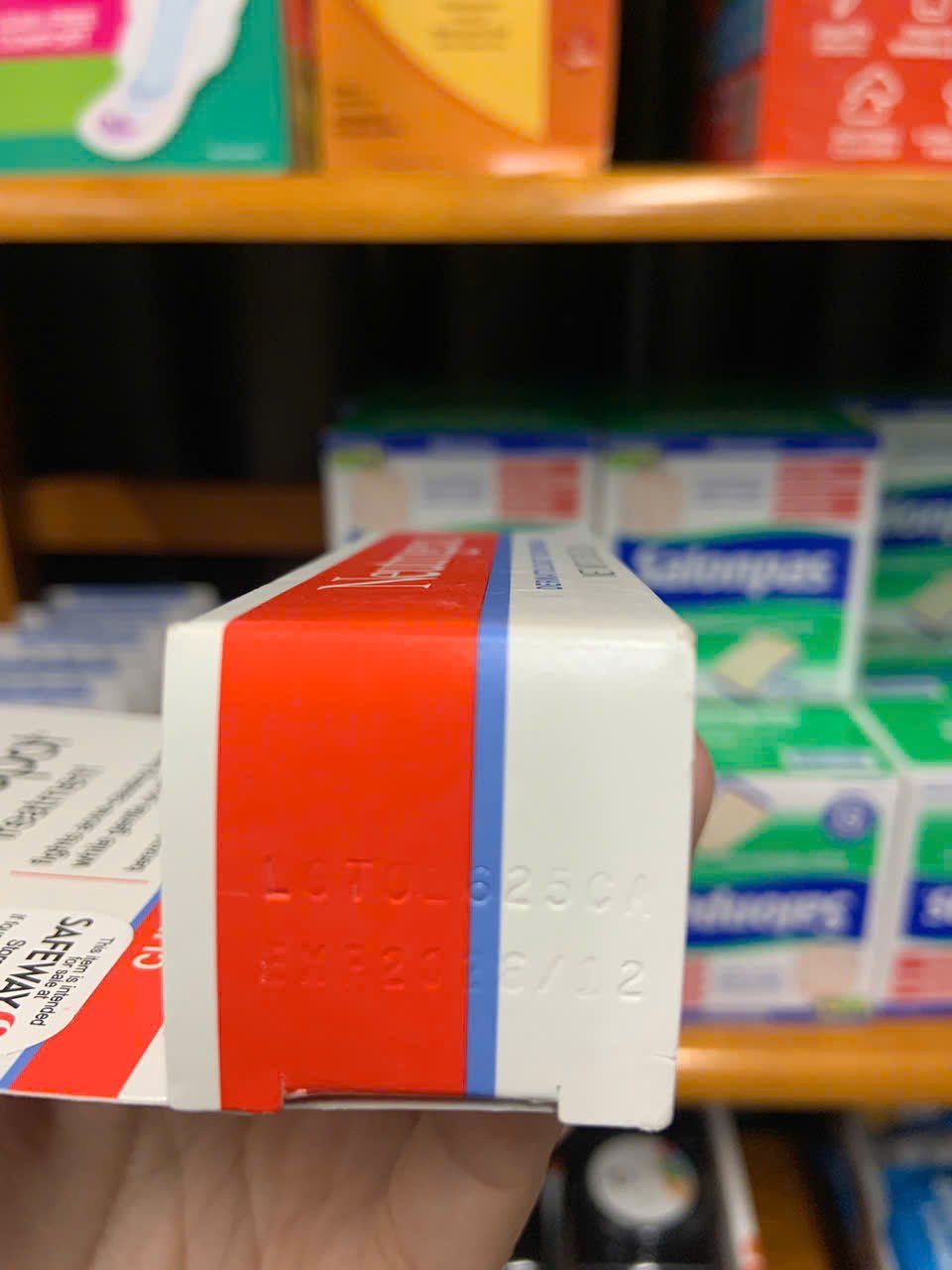 Kem giảm mụn Neutrogena On The Spot Acne Treatment