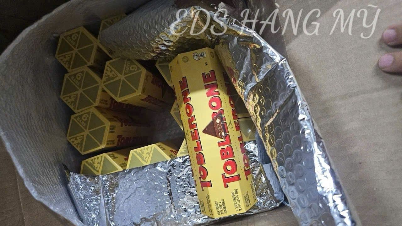 Chocolate sữa mật ong & hạnh nhân Toblerone