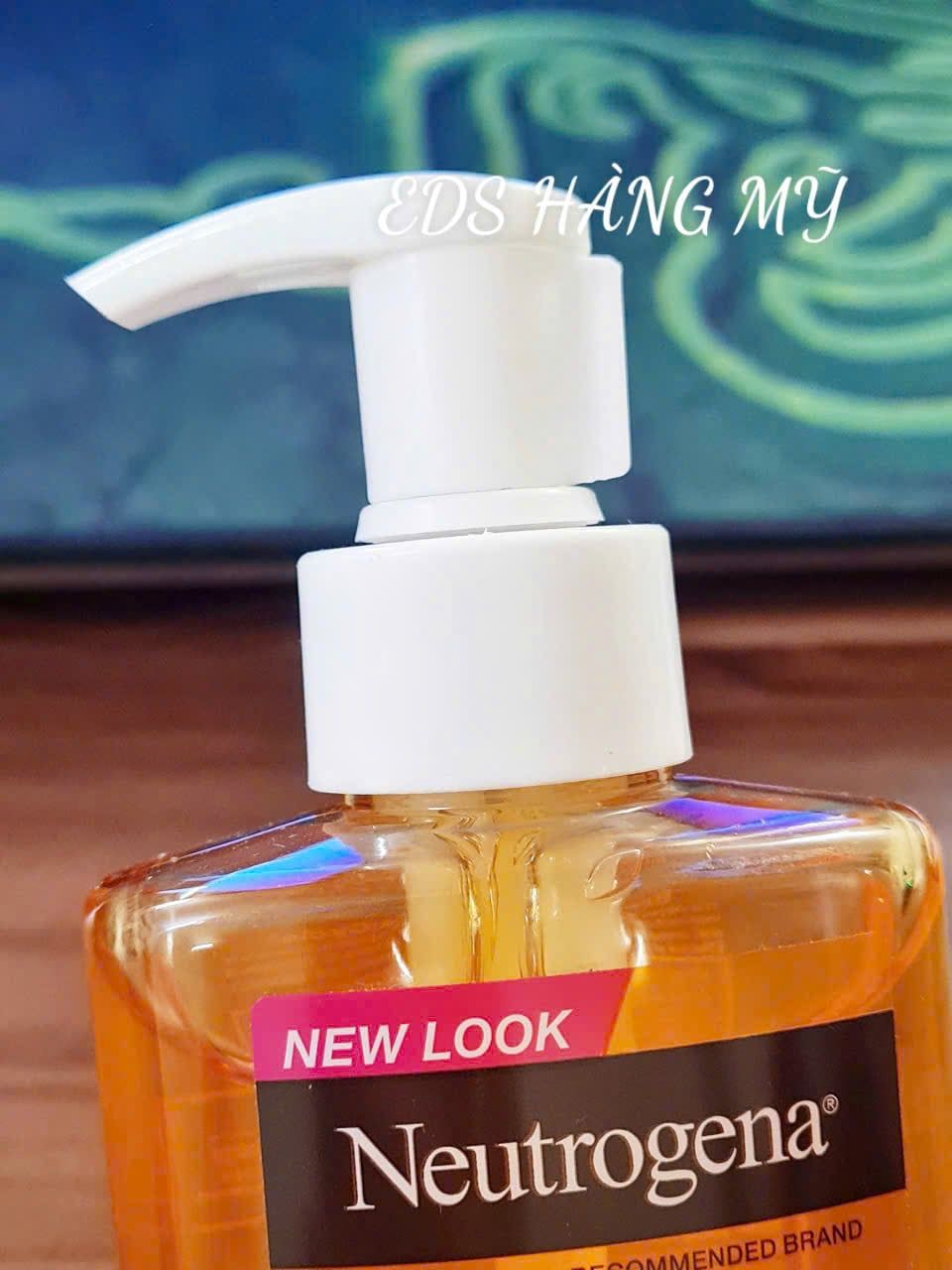 Sữa rửa mặt ngăn ngừa và giảm mụn Neutrogena Oil-Free Acne Wash