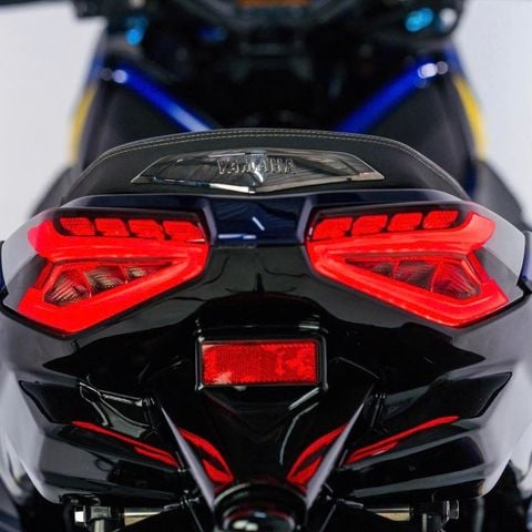  ĐÈN HẬU JPA MẪU TYPE TAYCAN DÀNH CHO YAMAHA XMAX 300 