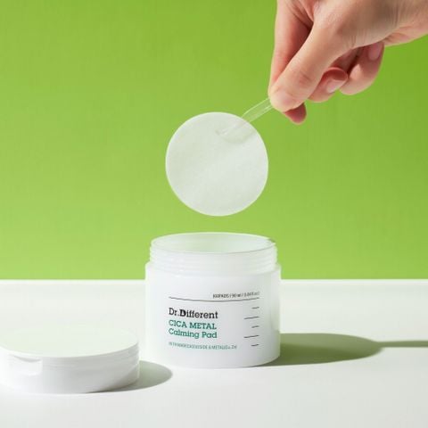 Toner pad làm dịu và phục hồi da Dr.Different CICA Metal Calming Pad