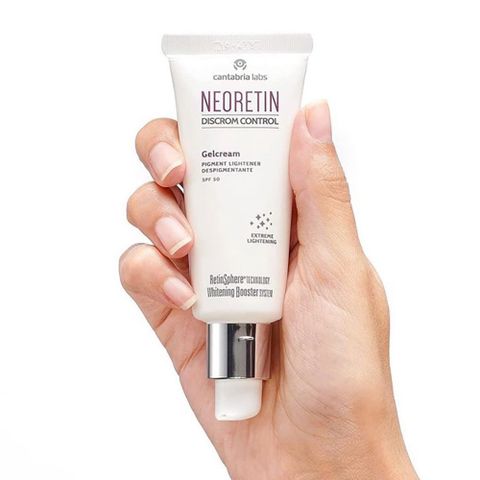 Kem chống nắng phổ rộng Neoretin Discrom Control Gel Cream SPF50 kết cấu mỏng nhẹ