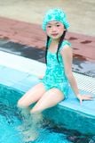  Đồ bơi một mảnh bé gái kèm mũ chống nắng Xanh Bé Nhỏ 