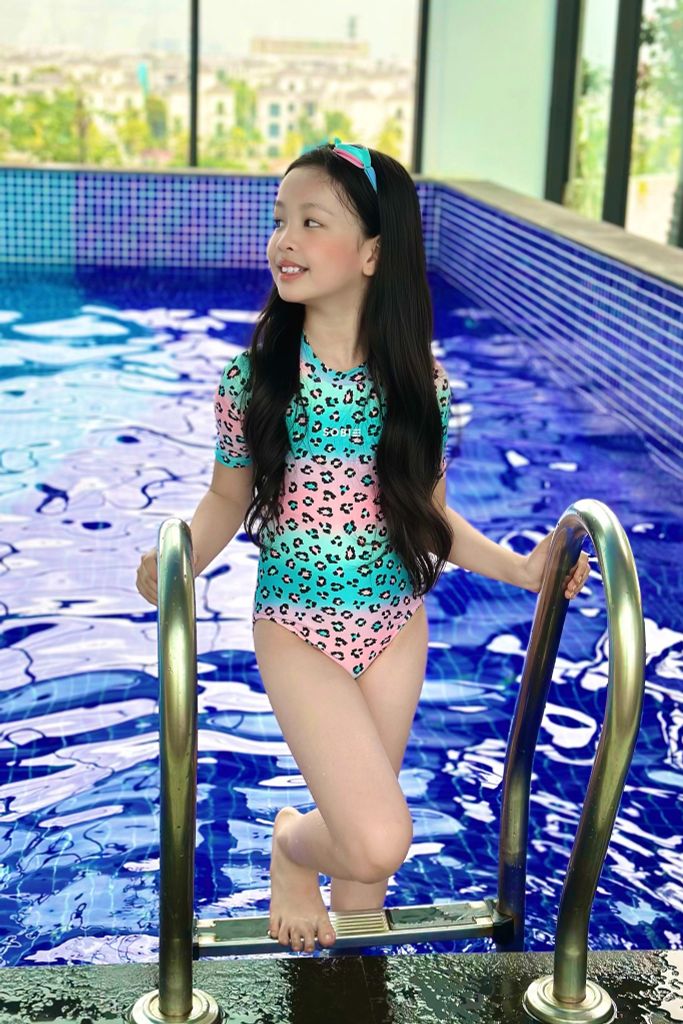 Đồ bơi trẻ em liền thân bé gái tay ngắn Báo Hồng, ảnh 2