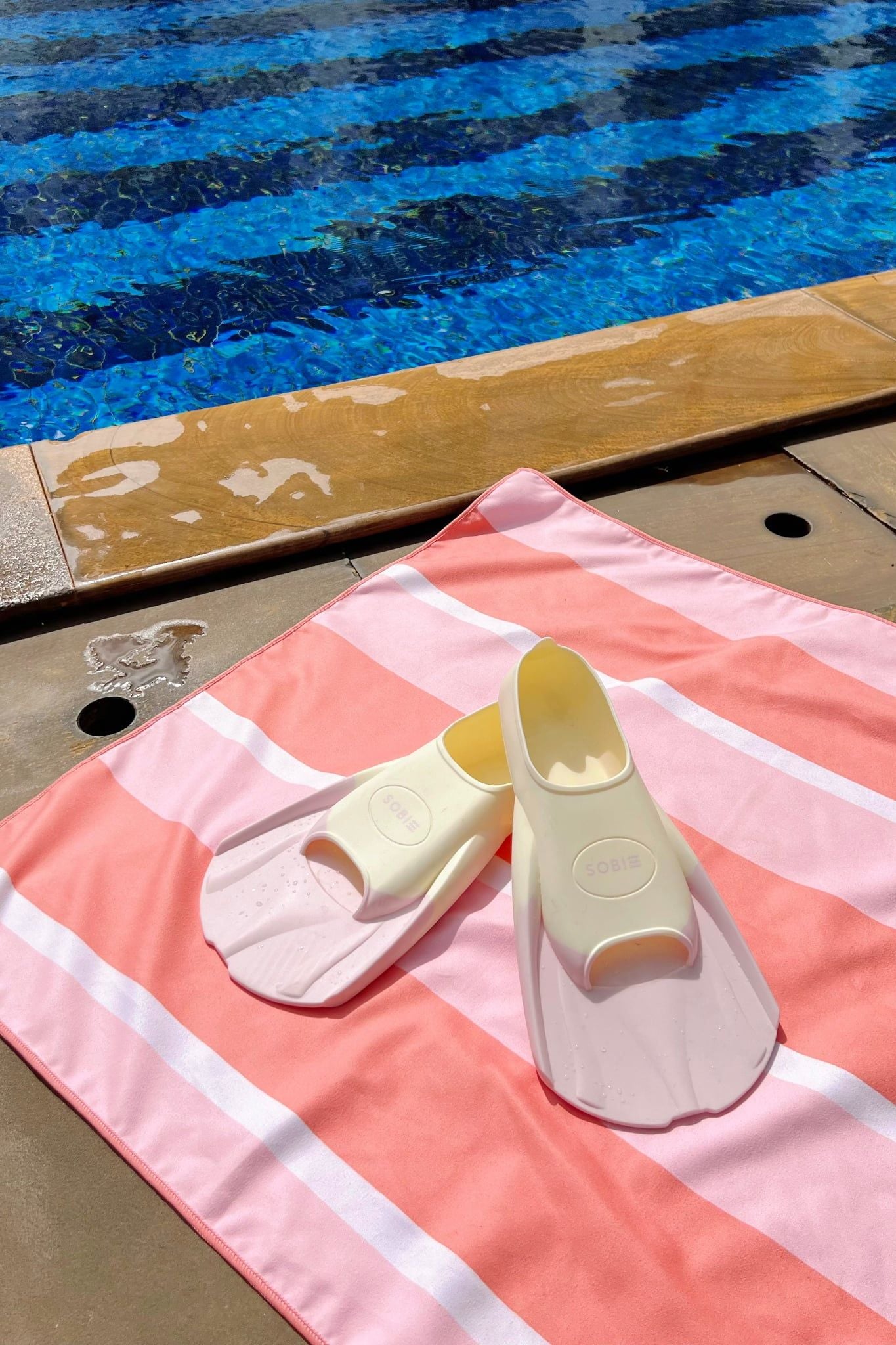 Chân vịt tập bơi Sobie Silicone Pink CoreFins
