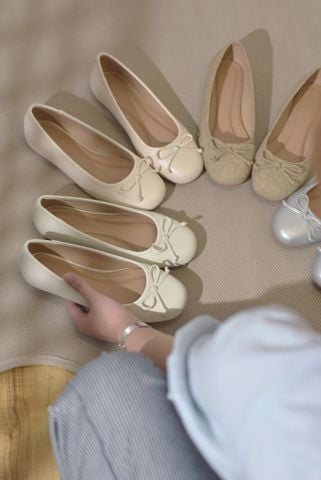 Giày Búp Bê Ballet Nơ Nhí Mũi Tròn Da Mềm Mại Merly 1636 Trắng Hạt Dẻ, Giày Búp Bê Big Size 35-43 Chuẩn Form, Phiên Bản Cải Tiến Của Giày Búp Bê Nơ 1038