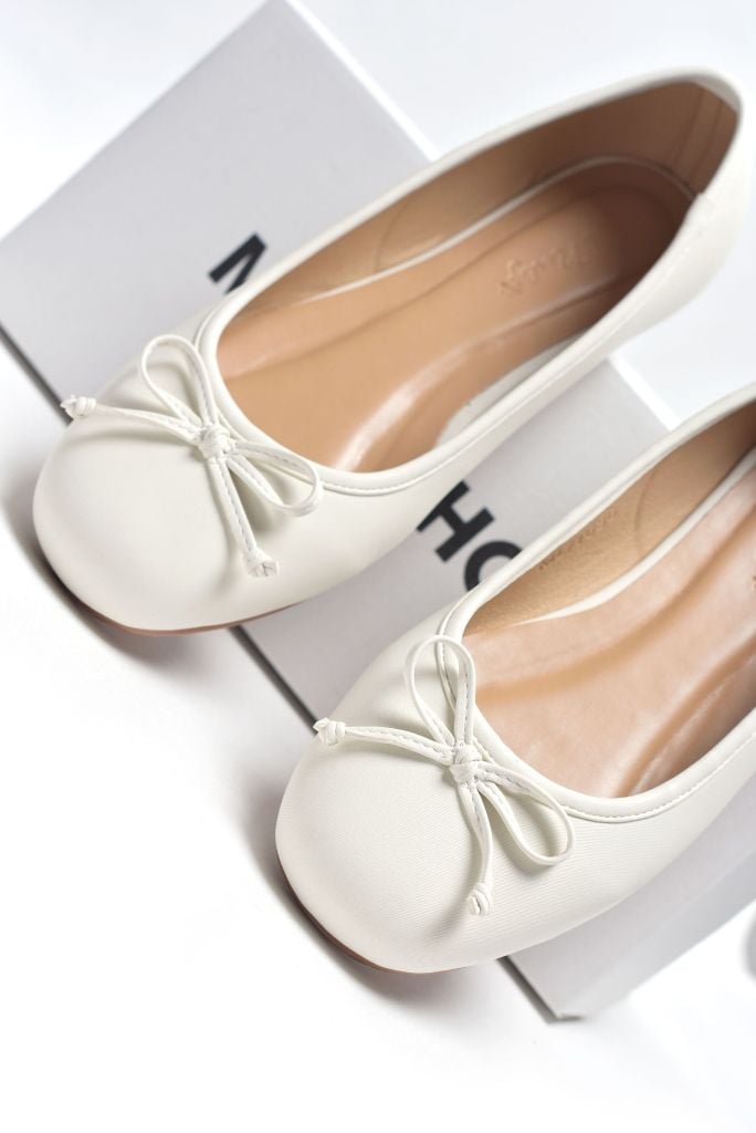 Giày Búp Bê Ballet Nơ Nhí Mũi Tròn Da Mềm Mại Merly 1636 Trắng Hạt Dẻ, Giày Búp Bê Big Size 35-43 Chuẩn Form, Phiên Bản Cải Tiến Của Giày Búp Bê Nơ 1038