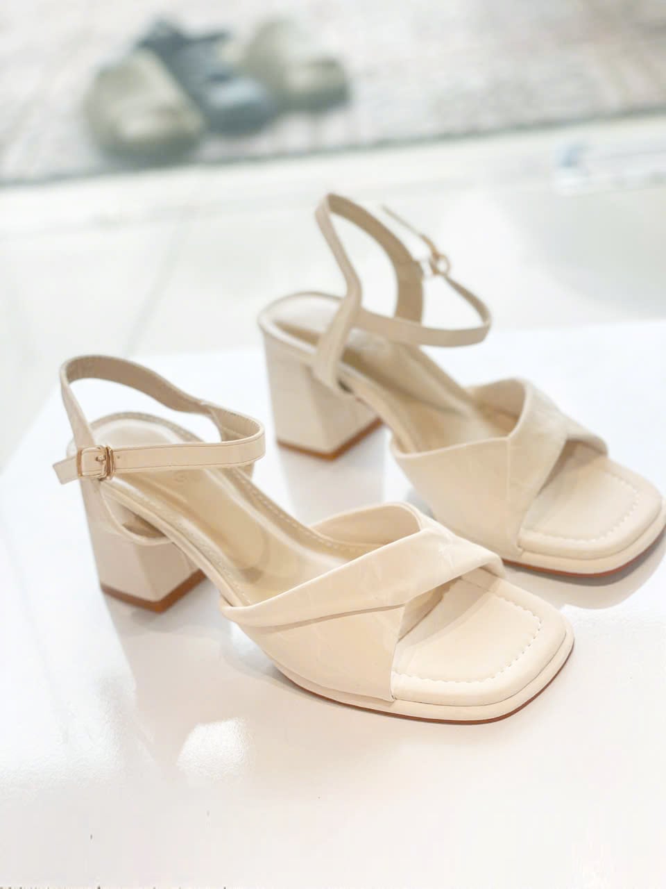 Sandals Cao Gót 7cm Quai Xoắn Mềm Merly 1641 Trắng Kem Vân Mây Size 35-43, Giày Xăng Đan Cao Gót Quai Ngang, Giày Công Sở Nữ