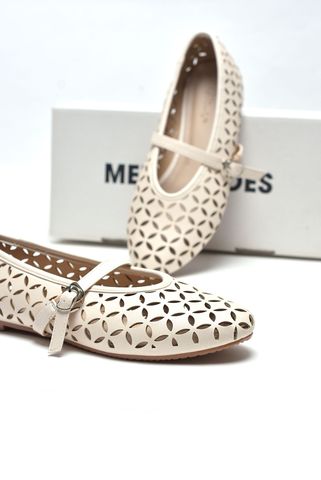 [NEW 35-43] Giày Búp Bê Mũi Tròn Có Quai Ngang Đế Bám Nền Mềm Mại Da Merly Cắt Họa Tiết Lá Đối Xứng Lazer Hoa Mùa Hè Merly 1642 Màu Trắng Kem MG, Giày Búp Bê Bigsize, Giày Búp Bê Có Quai Ngang