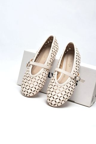 [NEW 35-43] Giày Búp Bê Mũi Tròn Có Quai Ngang Đế Bám Nền Mềm Mại Da Merly Cắt Họa Tiết Lá Đối Xứng Lazer Hoa Mùa Hè Merly 1642 Màu Trắng Kem MG, Giày Búp Bê Bigsize, Giày Búp Bê Có Quai Ngang