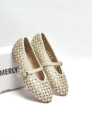 [New Color] Giày Búp Bê Có Quai Ngang Da Lỗ Thoáng Khí Mềm Mại Đế Chống Trơn Merly 1642 Kem Vàng Nhũ, Giày Được Cắt Họa Tiết Lazer Hoa Mùa Hè, Giày Búp Bê Bigsize, Giày Bệt Nữ Quai Ngang