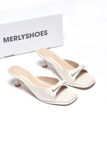 Guốc Gấm Nơ Xinh Gót Nhọn 5cm Merly 1646-5P Trắng Gấm, Dép Cao Gót Quai Ngang Đính Nơ, Guốc Nữ Bigsize, Mules, Dép Guốc Hè 2026