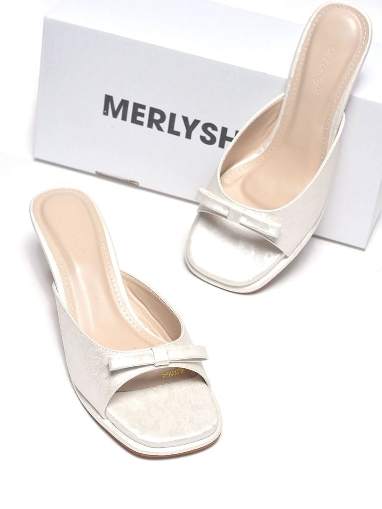Guốc Gấm Nơ Xinh Gót Nhọn 5cm Merly 1646-5P Trắng Gấm, Dép Cao Gót Quai Ngang Đính Nơ, Guốc Nữ Bigsize, Mules, Dép Guốc Hè 2026